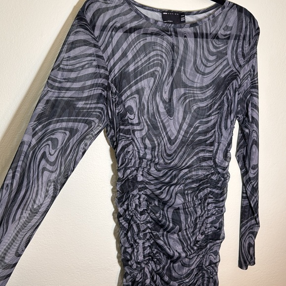 ASOS design curve 12 long sleeve dress with ruching in printed mesh - Picture 6 of 9
